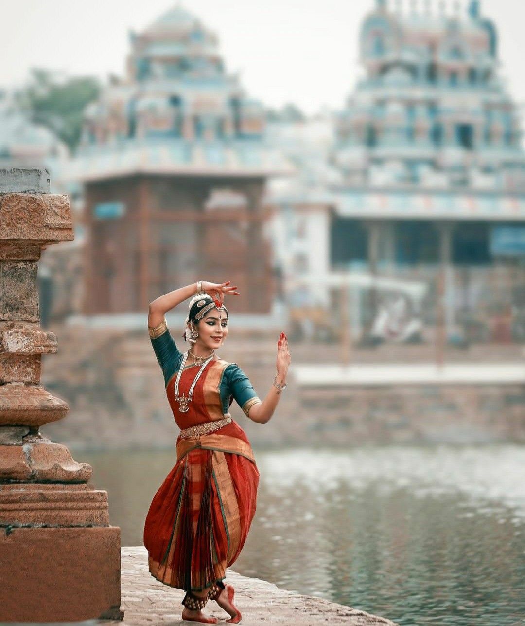Classical dance instructor answering questions